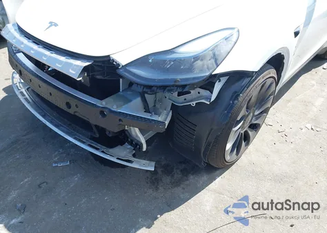 2025 Tesla Model Y Performance Dual Motor All-Wheel Drive z USA, uszkodzony, nr VIN 7SAYGDEF2SF298271